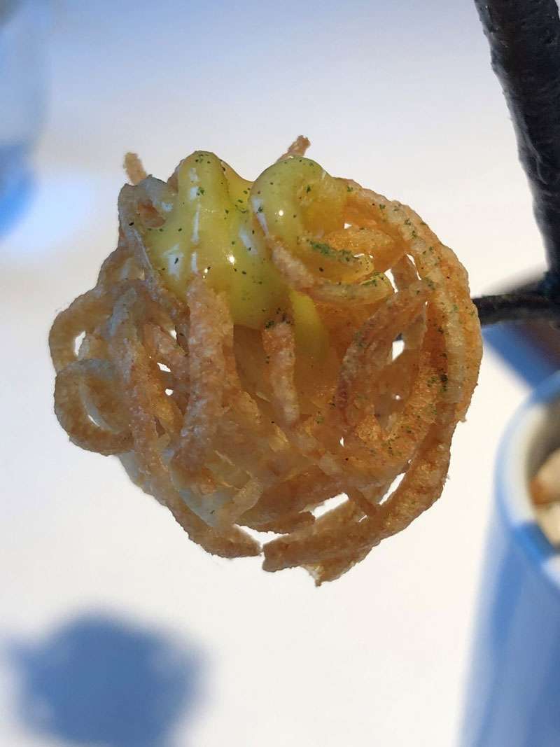 Delicious potato crisp with chive gel Delicious potato crisp with chive gel