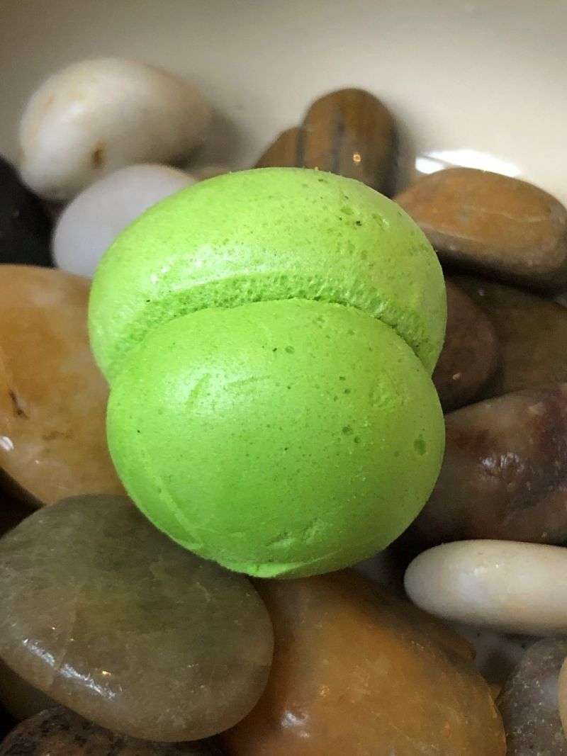 Cucumber and dill pickle macaron