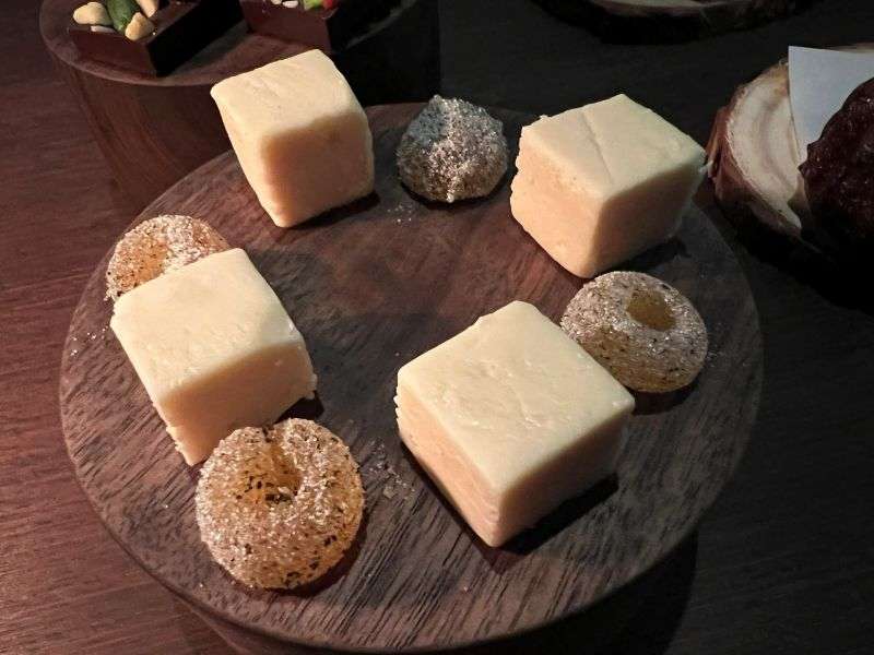 Pineapple jelly and white chocolate fudge. Pineapple jelly and white chocolate fudge.