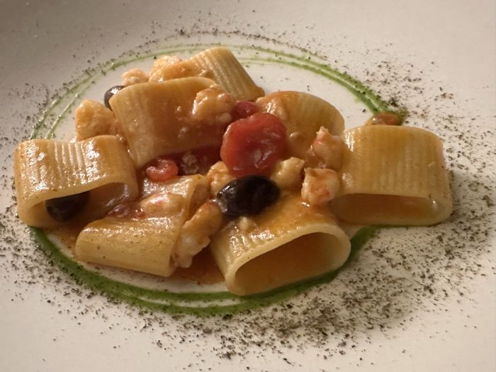 First course of Gragnano paccheri pasta