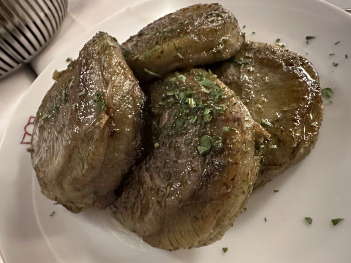 Braised heart of artichokes side dish