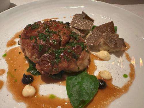 Starter of caramelised veal sweetbread