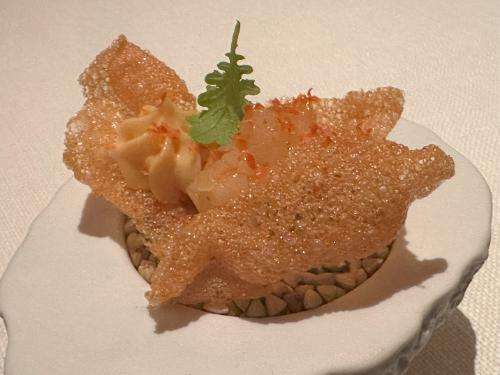 Crispy cracker canape with artichokes