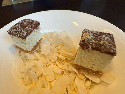 Petit four