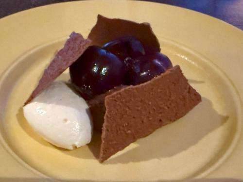 The dessert of 70% Maleku chocolate